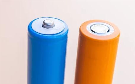 flat top and button top 18650 batteries
